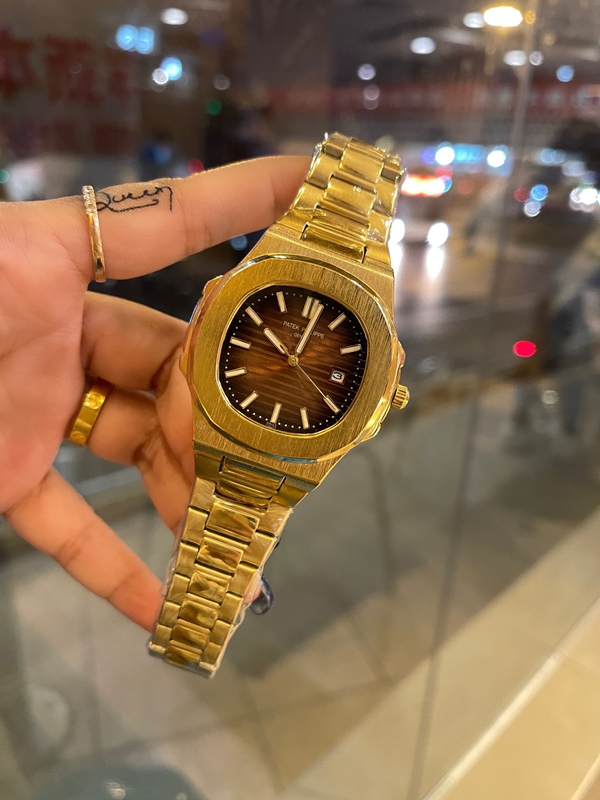 ブランド時計側面デザイン